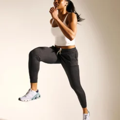 Vuori Performance Jogger - Charcoal Heather -Chillcradle Sale Store 160223 TSE WW EDITORIAL 0108