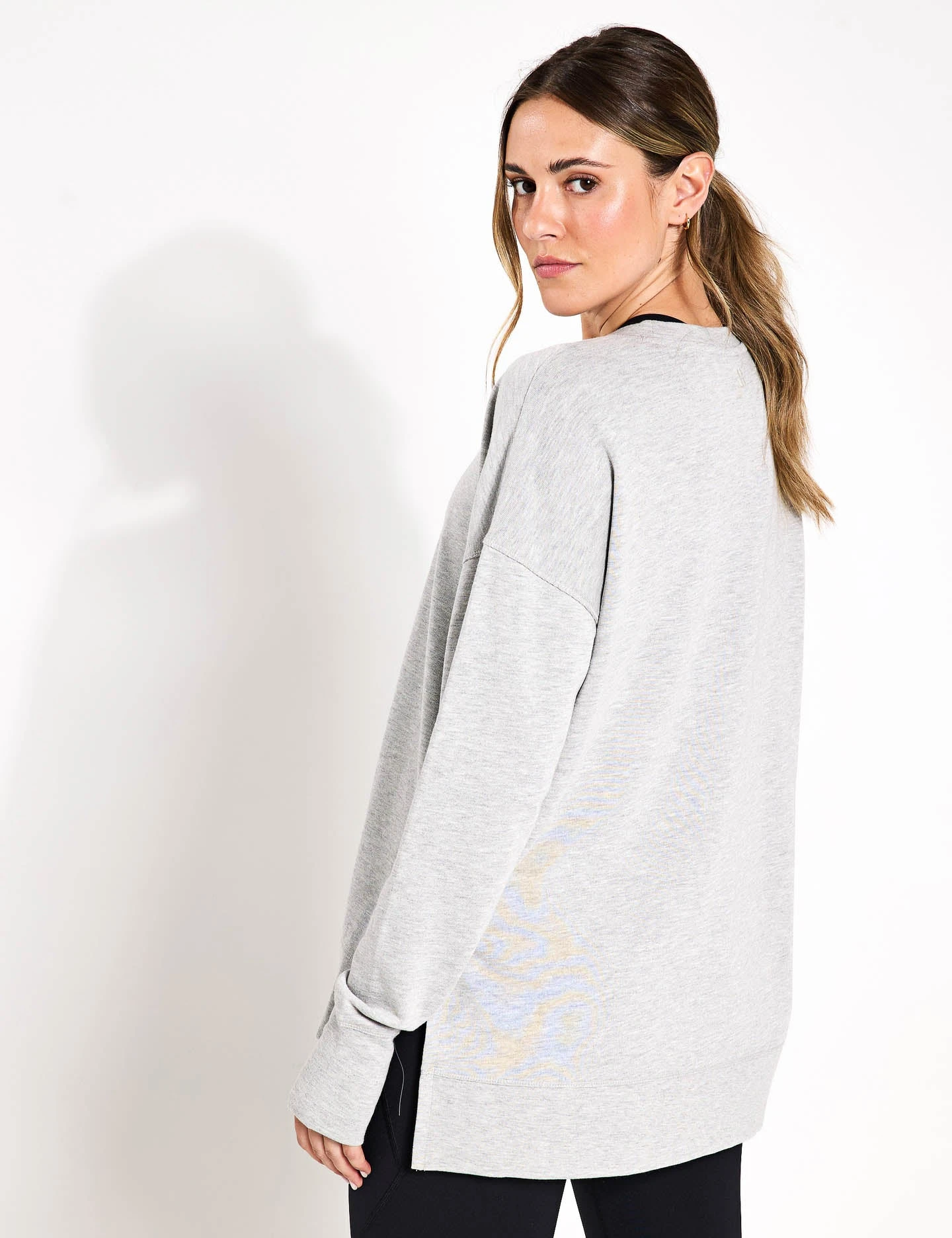 Sweaty Betty After Class Longline Sweatshirt - Light Grey Marl 2 Sweaty Betty After Class Longline Sweatshirt - Light Grey Marl - Image 2