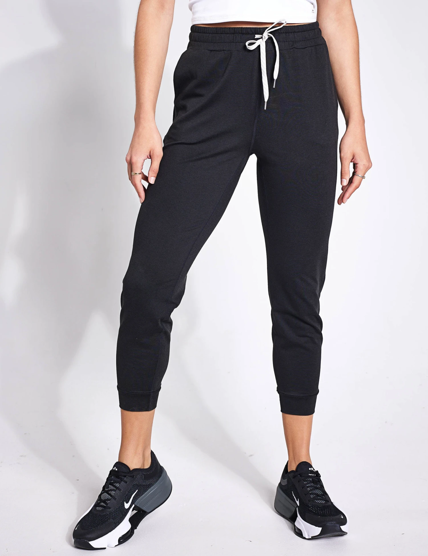 Vuori Performance Jogger - Black Heather 4 Vuori Performance Jogger - Black Heather - Image 4