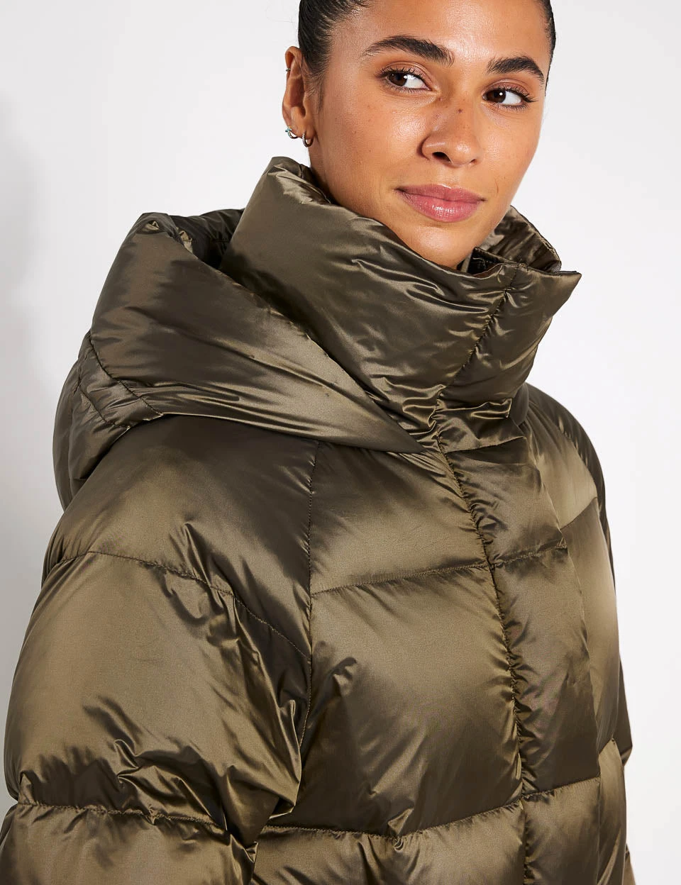 Varley Canton Down Jacket - Brushed Olive Metallic 3 Varley Canton Down Jacket - Brushed Olive Metallic - Image 3