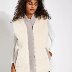 Varley Covey Reversible Quilt Gilet - Dove/Sandshell 10 Varley Covey Reversible Quilt Gilet - Dove/Sandshell -Default Template 3 Varley Covey Reversible Quilt Gilet VAR01598 Dove Sandshell 0033