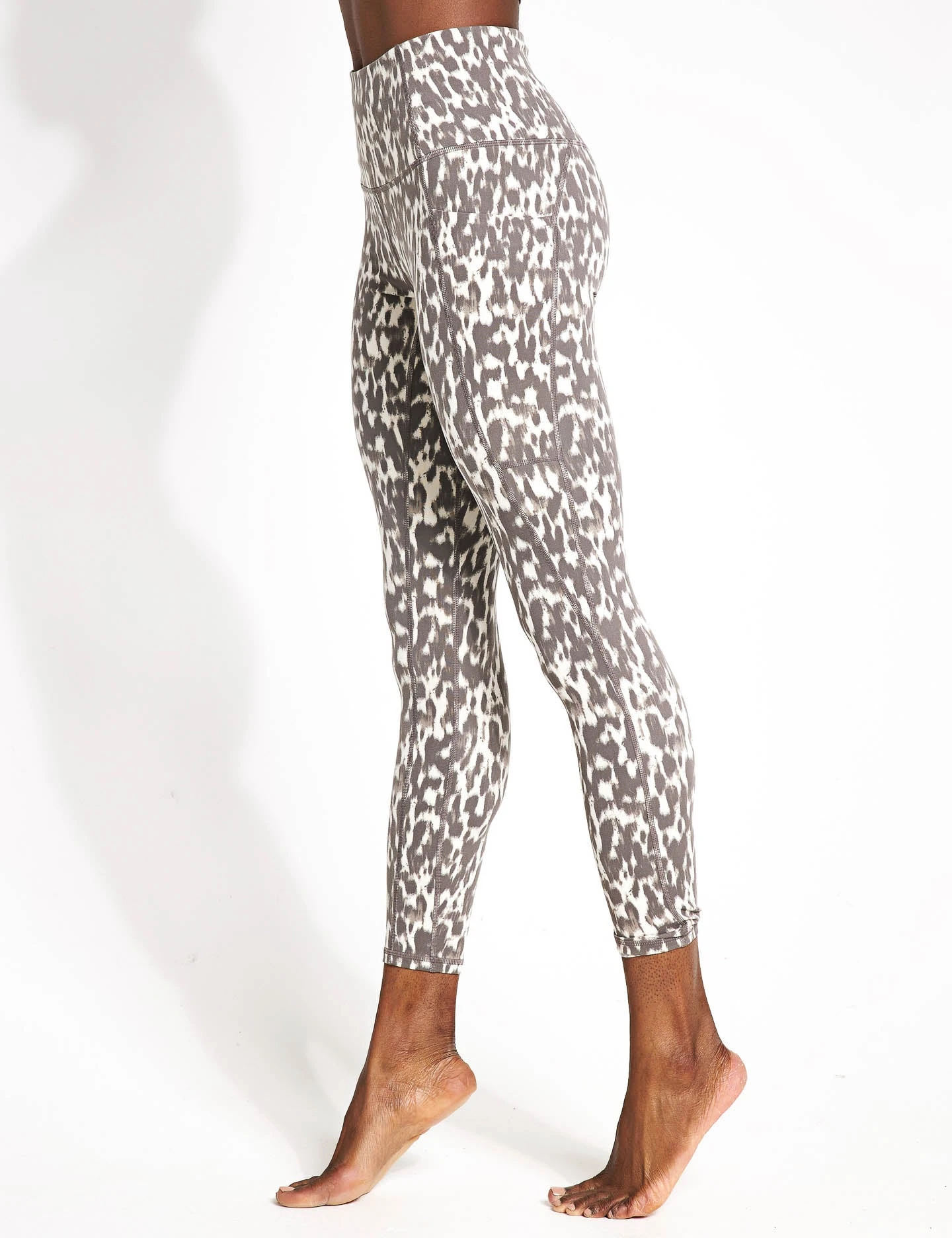 Varley Move Pocket Legging High 25" - Roasted Cashew Brushed Spot 1 Varley Move Pocket Legging High 25" - Roasted Cashew Brushed Spot