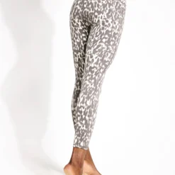 Front Page -Default Template 3 Varley Move pocket legging high 25 VAR01091 BLA Roasted Cashew Brushed Spot 0003