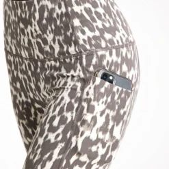 Varley Move Pocket Legging High 25" - Roasted Cashew Brushed Spot 6 Varley Move Pocket Legging High 25" - Roasted Cashew Brushed Spot -Default Template 3 Varley Move pocket legging high 25 VAR01091 BLA Roasted Cashew Brushed Spot 0004