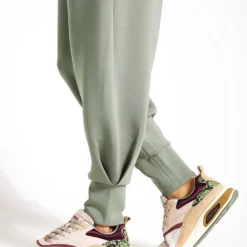 Varley The Relaxed Pant 27.5" - Shadow 7 Varley The Relaxed Pant 27.5" - Shadow -Default Template 3 Varley The Relaxed Pant 27 5 VAR01652 Shadow 0004