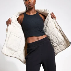 Varley Reno Reversible Quilt Jacket - Sandshell 9 Varley Reno Reversible Quilt Jacket - Sandshell -Default Template 3 Varley reno reversible quilt jacket VAR01746 SAND sandshell 0004