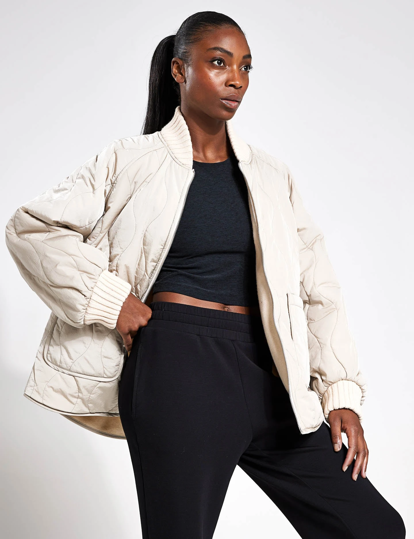 Varley Reno Reversible Quilt Jacket - Sandshell 5 Varley Reno Reversible Quilt Jacket - Sandshell - Image 5