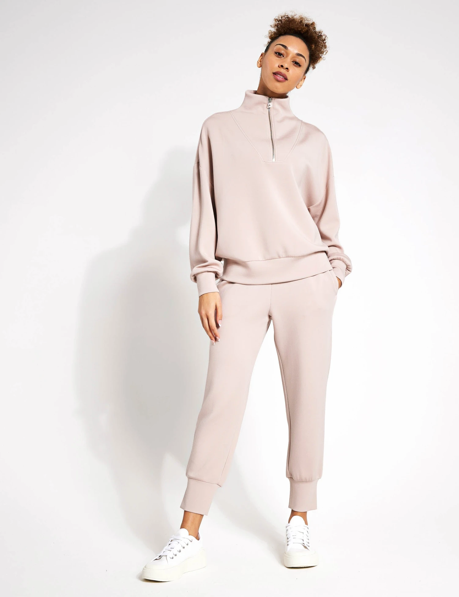 Varley The Slim Cuff Pant 25" - Mushroom 4 Varley The Slim Cuff Pant 25" - Mushroom - Image 4