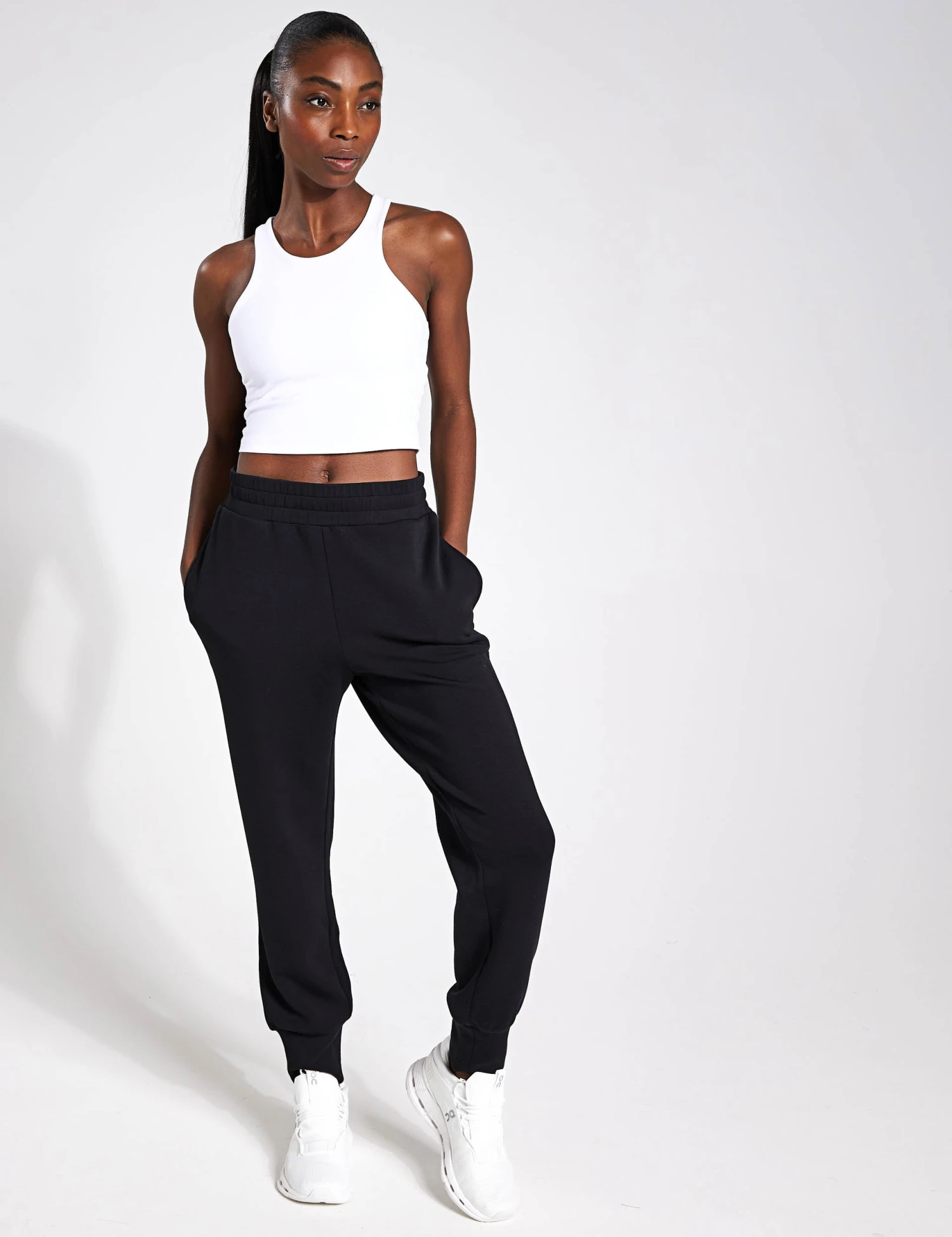 Varley The Slim Cuff Pant 27.5" - Black 3 Varley The Slim Cuff Pant 27.5" - Black - Image 3