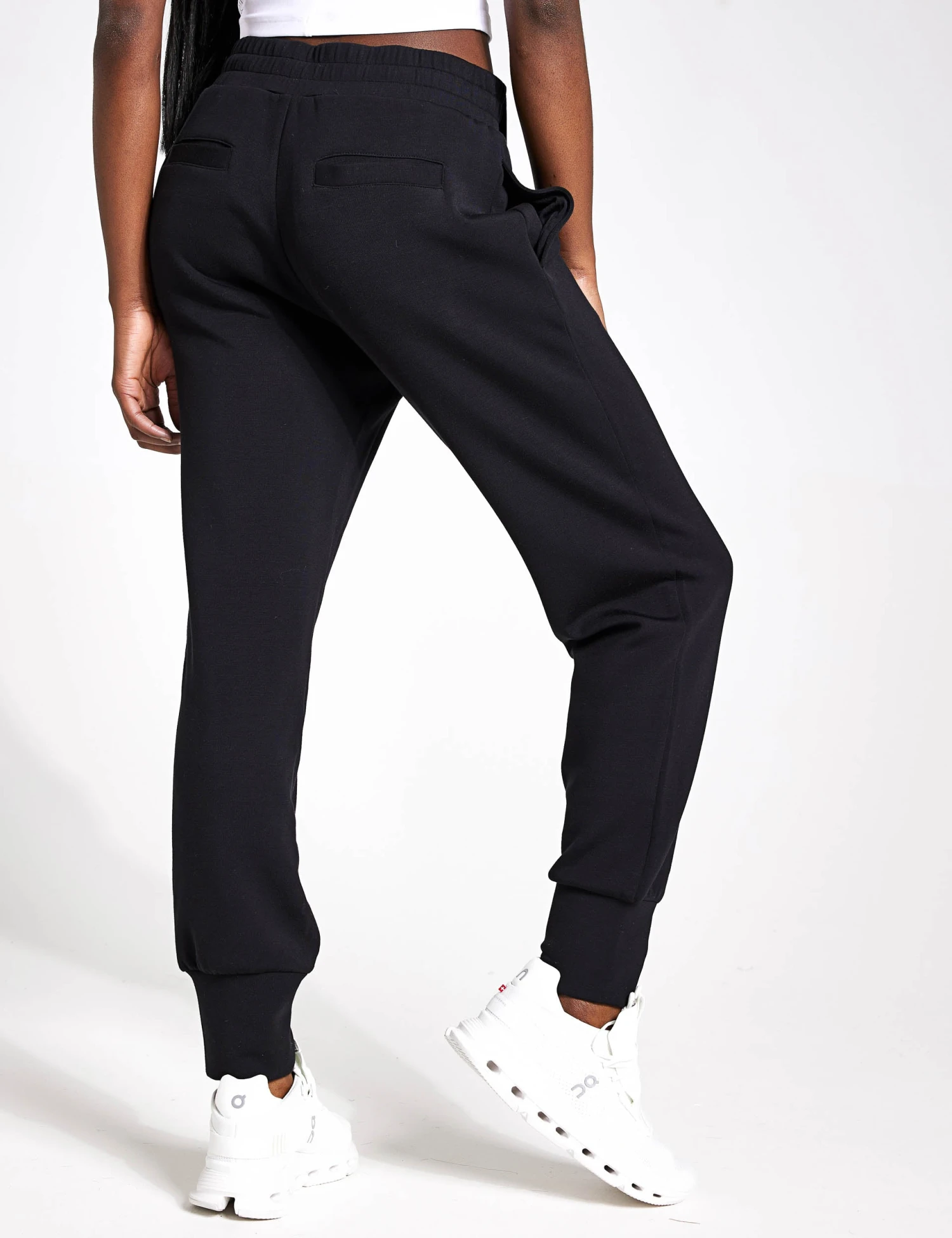 Varley The Slim Cuff Pant 27.5" - Black 2 Varley The Slim Cuff Pant 27.5" - Black - Image 2