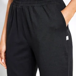 Vuori Boyfriend Jogger - Black Heather -Chillcradle Sale Store Vuori Boyfriend Jogger VW457 HBK Black Heather 0004