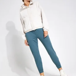 Vuori Cozy Sherpa Jacket - Dune 10 Vuori Cozy Sherpa Jacket - Dune -Default Template 3 Vuori Cozy Sherpa Jacket VW530 DUN Dune 0025