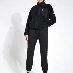 Vuori Cozy Sherpa Popover - Black 6 Vuori Cozy Sherpa Popover - Black -Default Template 3 Vuori Cozy Sherpa Popover VW549 BLK Black 0002