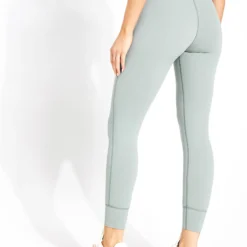 Vuori Daily Legging - Fern -Default Template 3 Vuori Daily Legging VW323 FRN Fern 0003