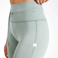 Vuori Daily Legging - Fern -Default Template 3 Vuori Daily Legging VW323 FRN Fern 0004