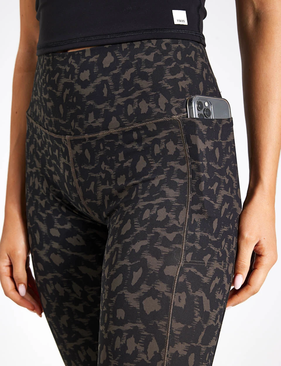 Vuori Studio Pocket Legging - Cocoa Spots 3 Vuori Studio Pocket Legging - Cocoa Spots - Image 3