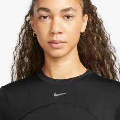 Nike Dri-FIT Swift Element UV Crew Neck Top - Black/Reflective Silver 10 Nike Dri-FIT Swift Element UV Crew Neck Top - Black/Reflective Silver -Default Template 3 nike dri fit swift element uv crew neck top black silver fb4297 010 8